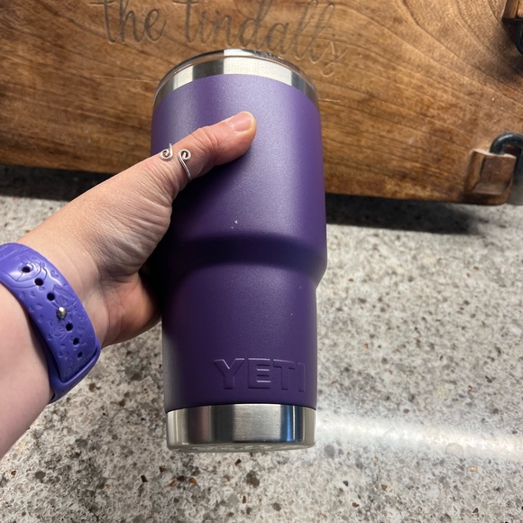 32 oz Yeti Dark Purple Tumbler - Stainless Steel - Picture 2 of 3
